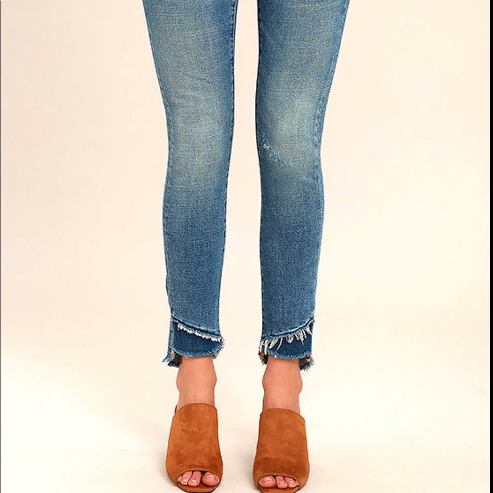 Blank NYC-Straight soft denim w frayed bottoms💥